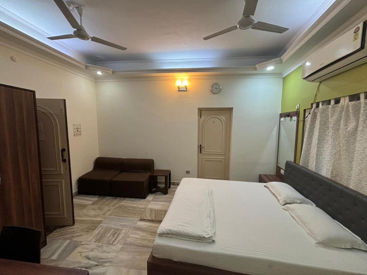 Om Sai Villa Guesthouse Καλκούτα Εξωτερικό φωτογραφία