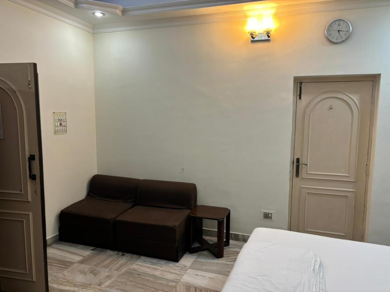 Om Sai Villa Guesthouse Καλκούτα Εξωτερικό φωτογραφία