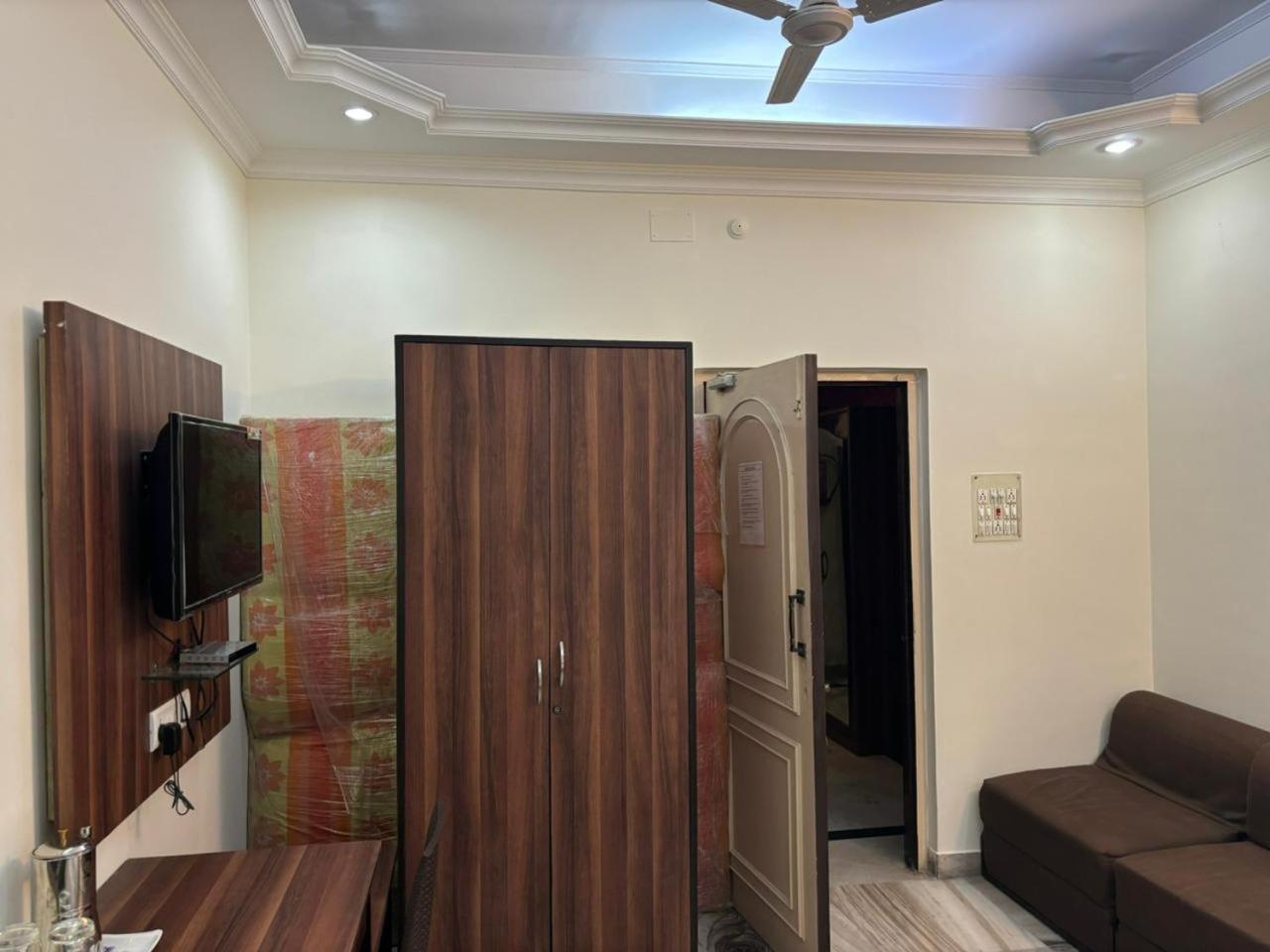 Om Sai Villa Guesthouse Καλκούτα Εξωτερικό φωτογραφία