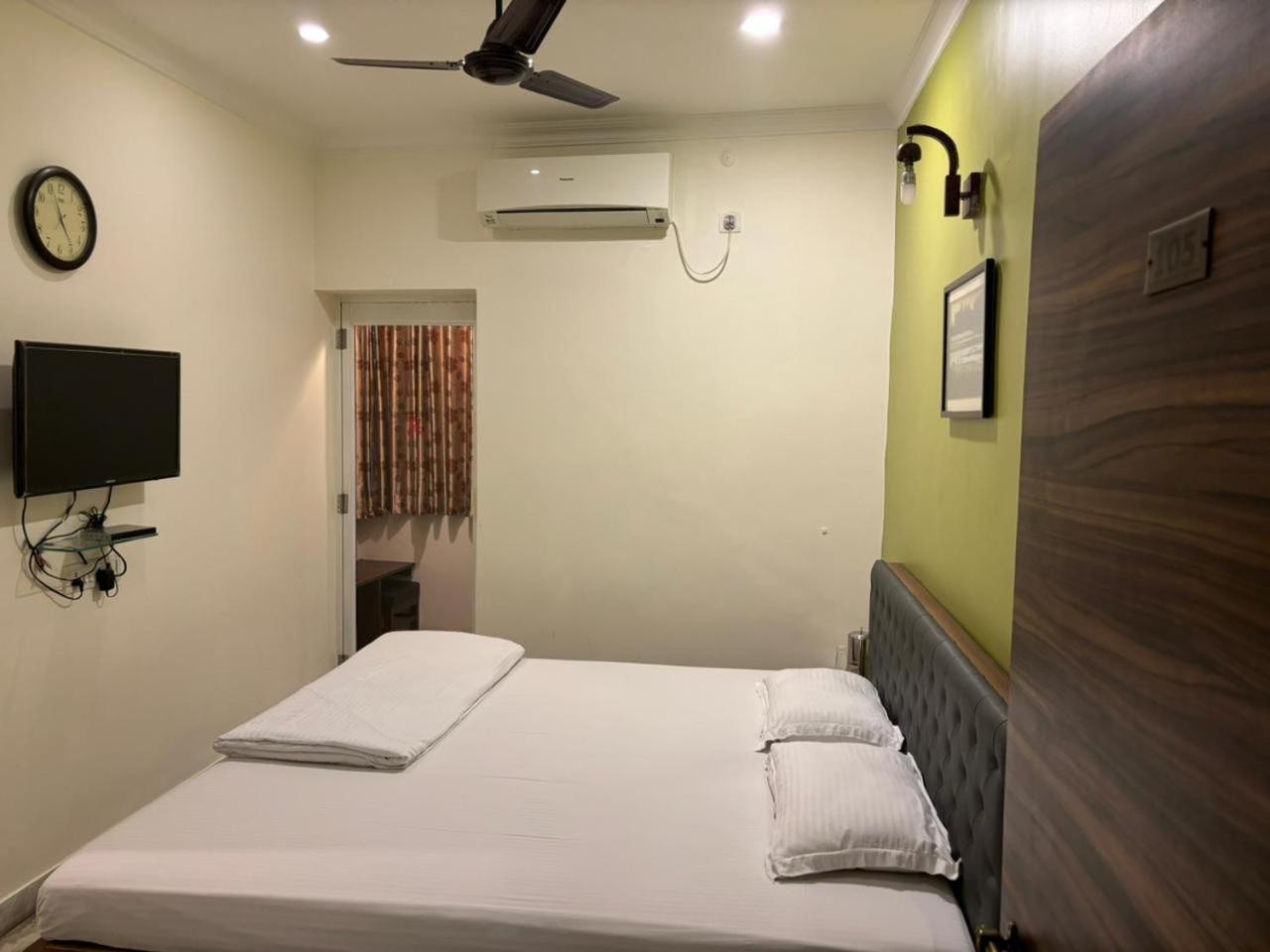 Om Sai Villa Guesthouse Καλκούτα Εξωτερικό φωτογραφία