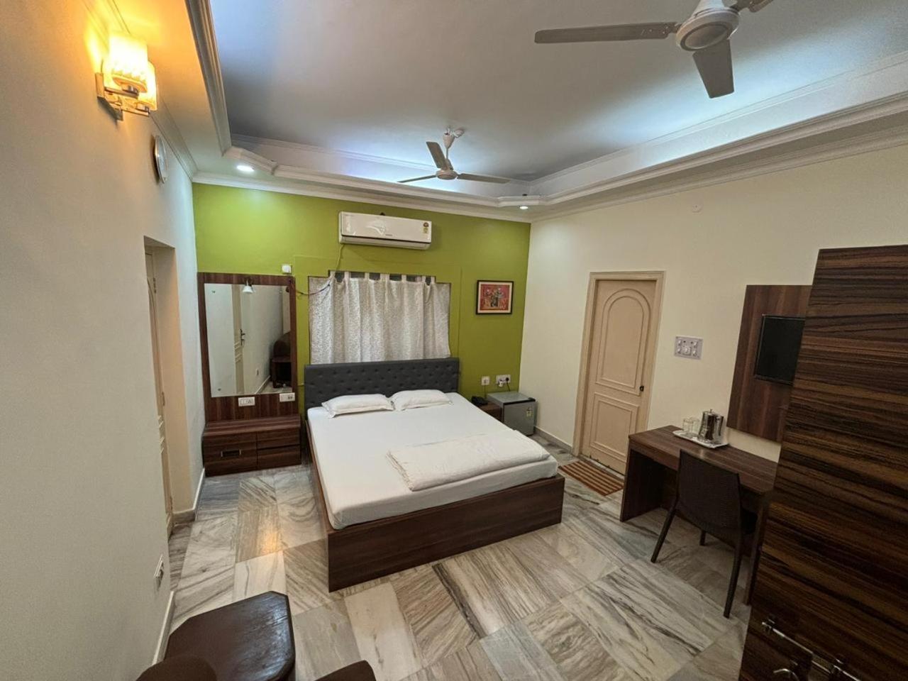 Om Sai Villa Guesthouse Καλκούτα Εξωτερικό φωτογραφία