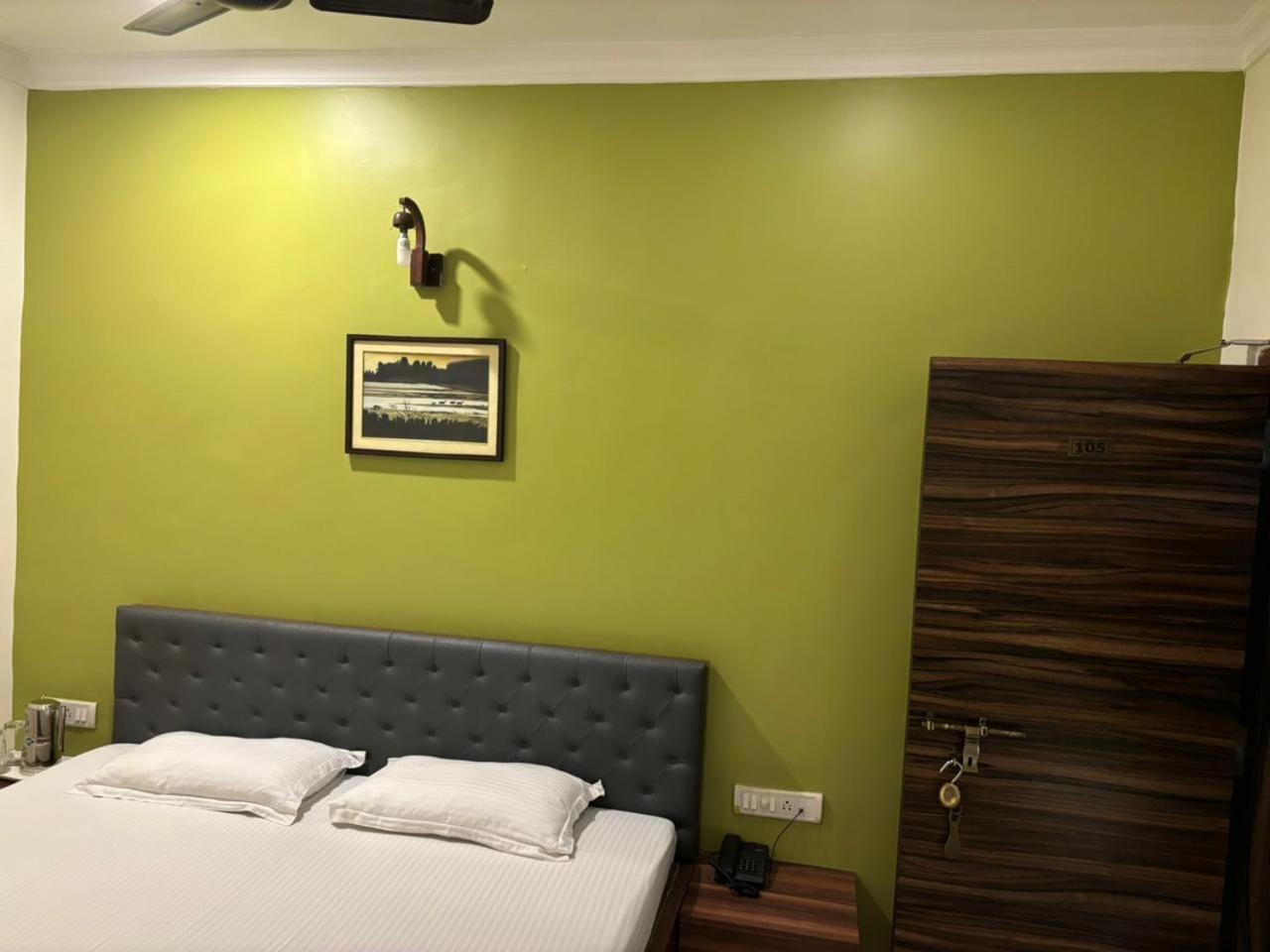 Om Sai Villa Guesthouse Καλκούτα Εξωτερικό φωτογραφία