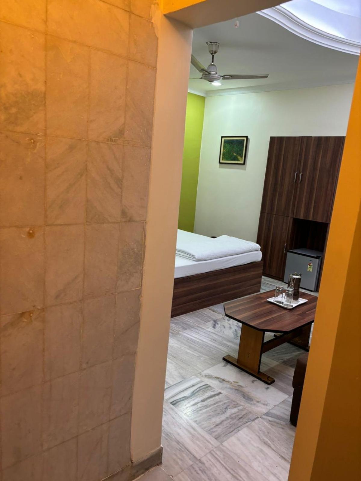 Om Sai Villa Guesthouse Καλκούτα Εξωτερικό φωτογραφία
